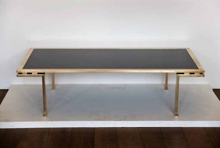 Table Basse Laiton Et Verre Opalin Noir, 1960, maison jansen