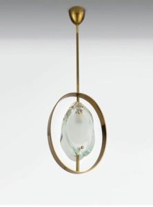 Suspension de Max Ingrand pour Fontana Arte , création vers 1961 Modèle 1933. Verre et laiton