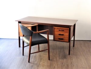 Kurt Olsen Fauteuil Model 223 Et Bureau Scandinave En Palissandre 1960