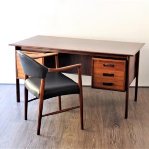 Kurt Olsen Fauteuil Model 223 Et Bureau Scandinave En Palissandre 1960