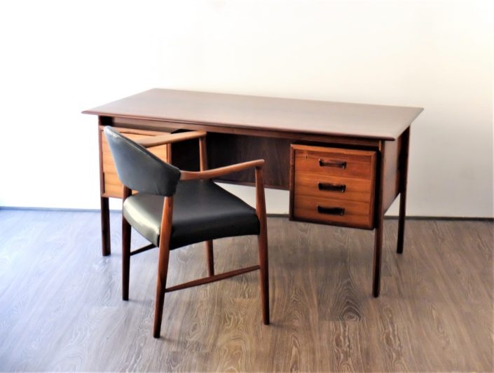 Kurt Olsen Fauteuil Model 223 Et Bureau Scandinave En Palissandre 1960